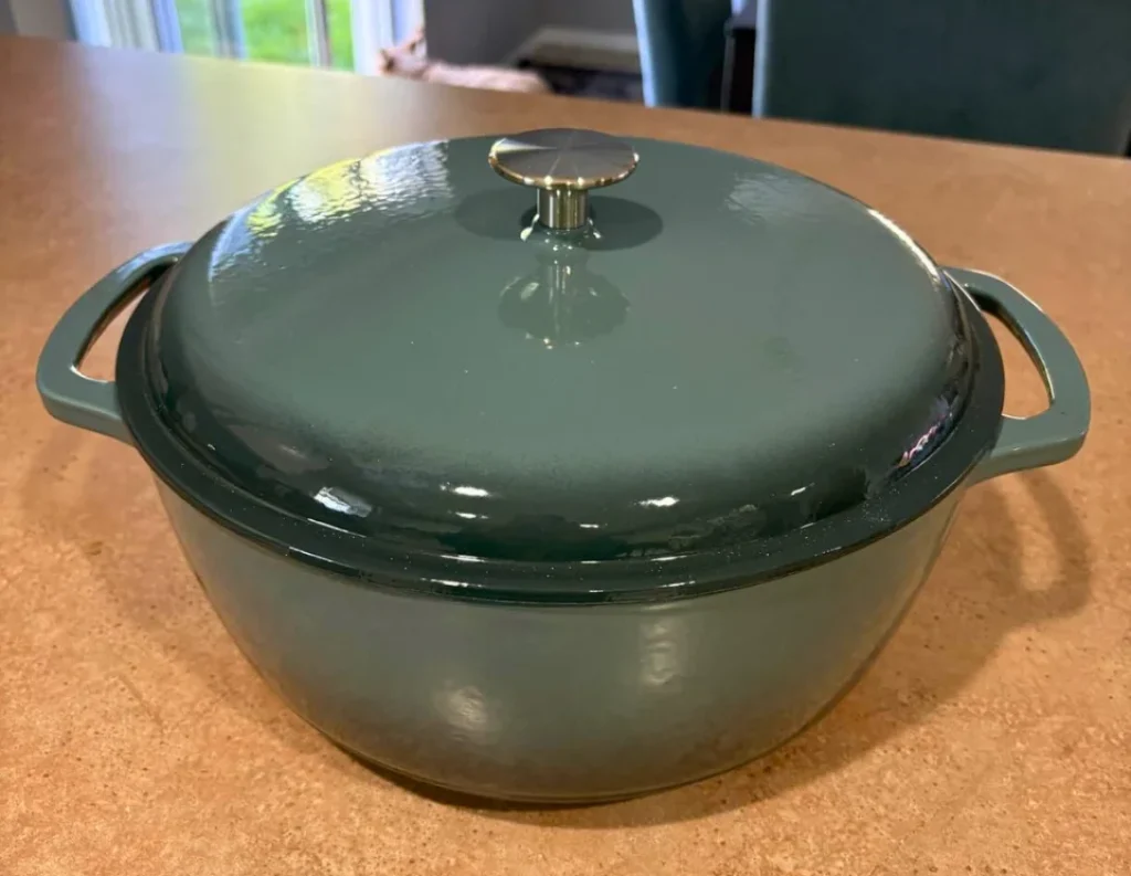 Amazon Basics Cast Iron Dutch Oven Pot