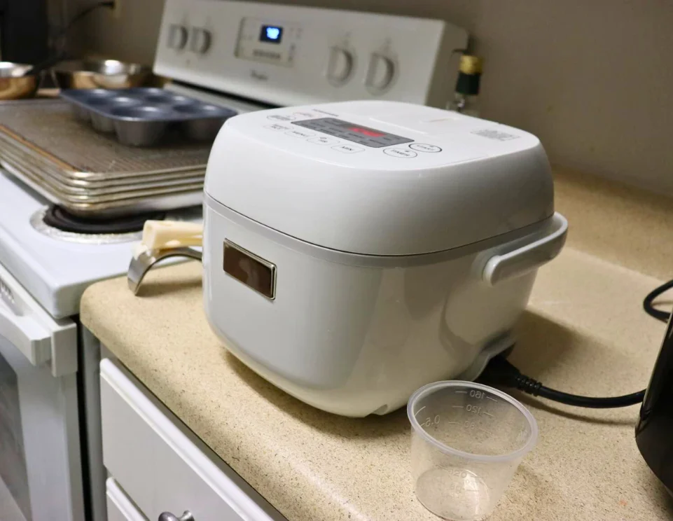 TOSHIBA Rice Cooker Small 3-Cup Uncooked