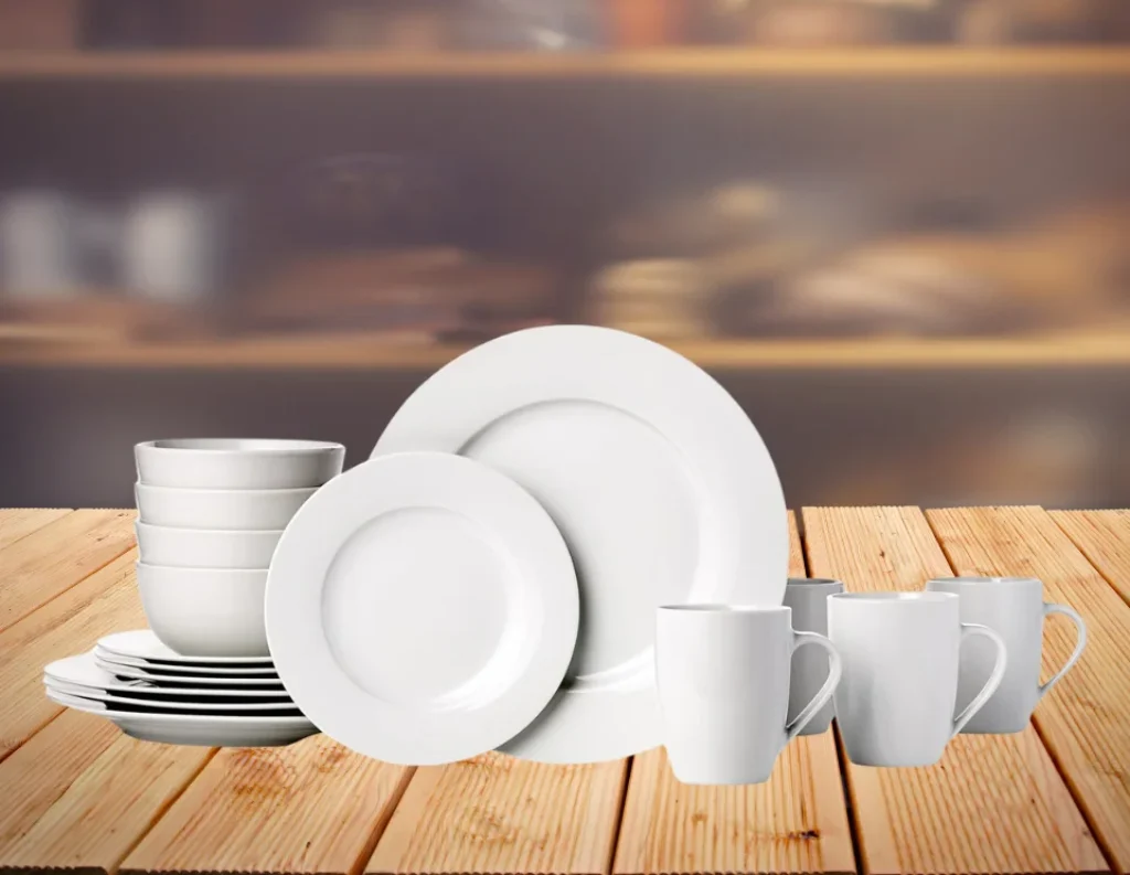 Amazon Basics 16-Piece Set
